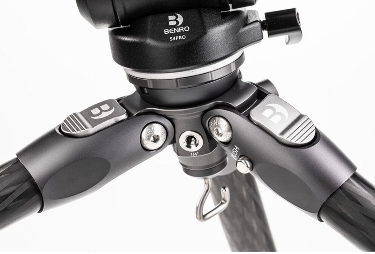 Benro TTOR34CLVS4PRO штатив Tortoise с видеоголовой/карбоновый с цангами